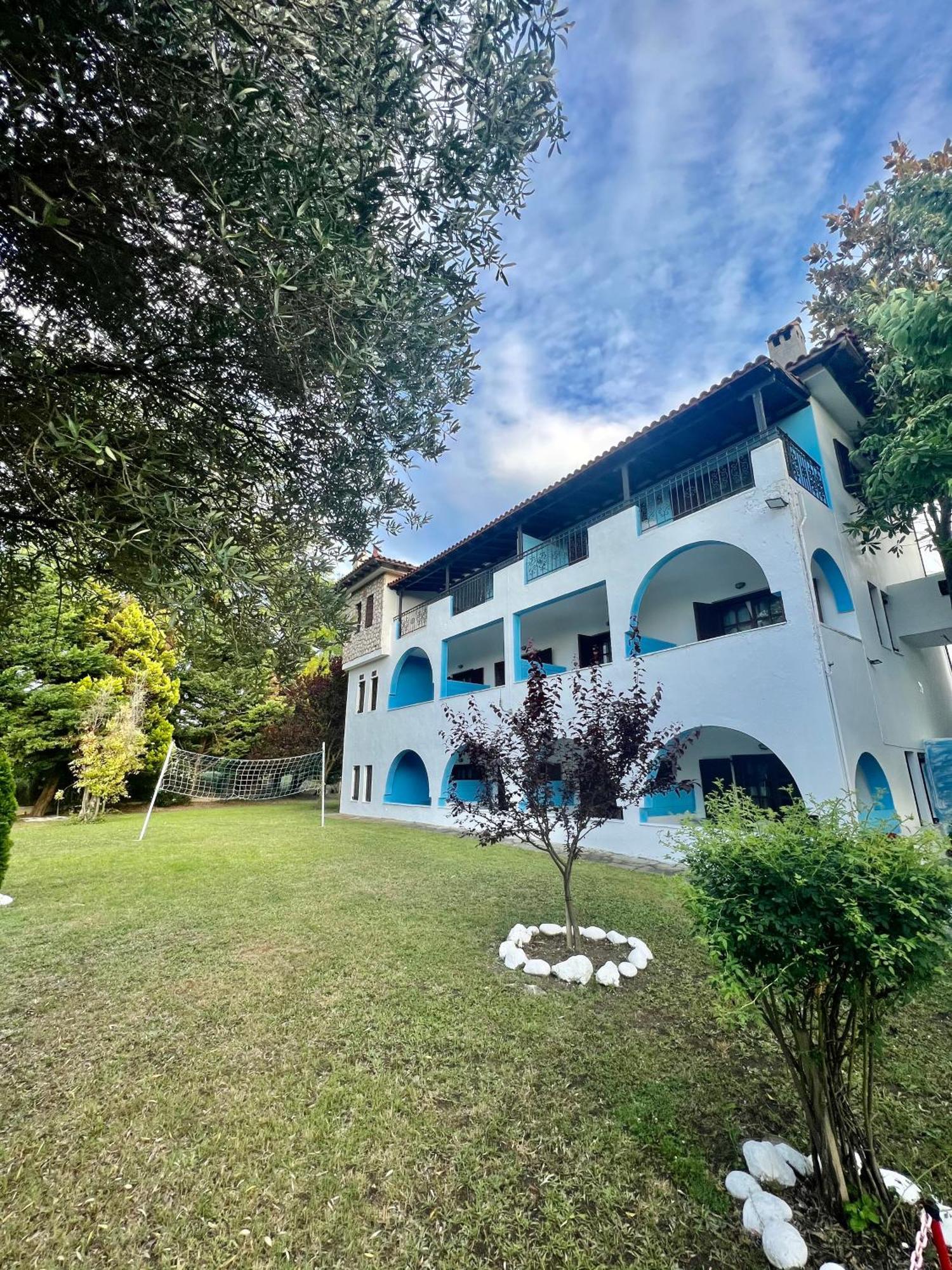 Blue Garden Inn Fourka Exterior photo