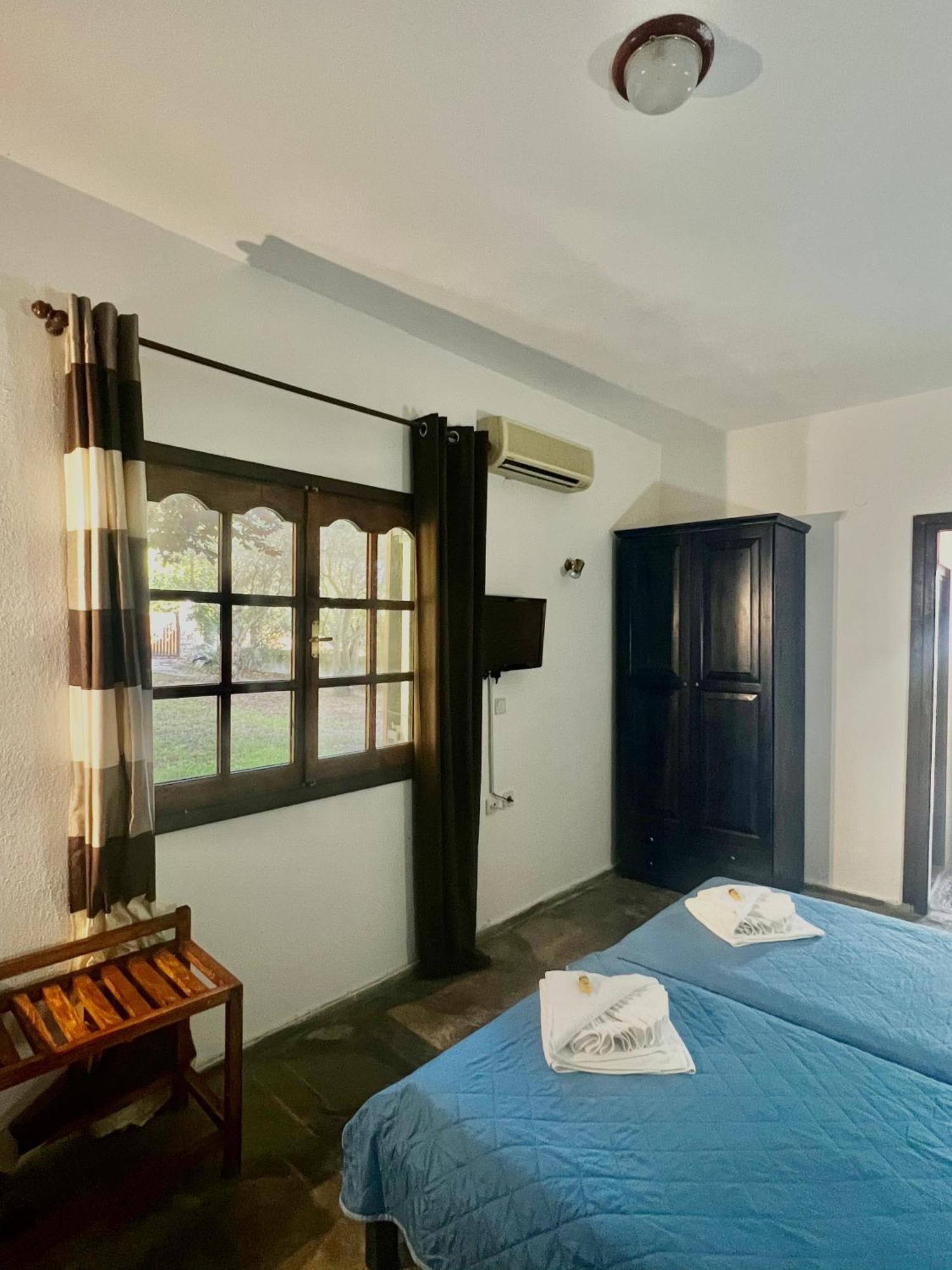 Blue Garden Inn Fourka Exterior photo